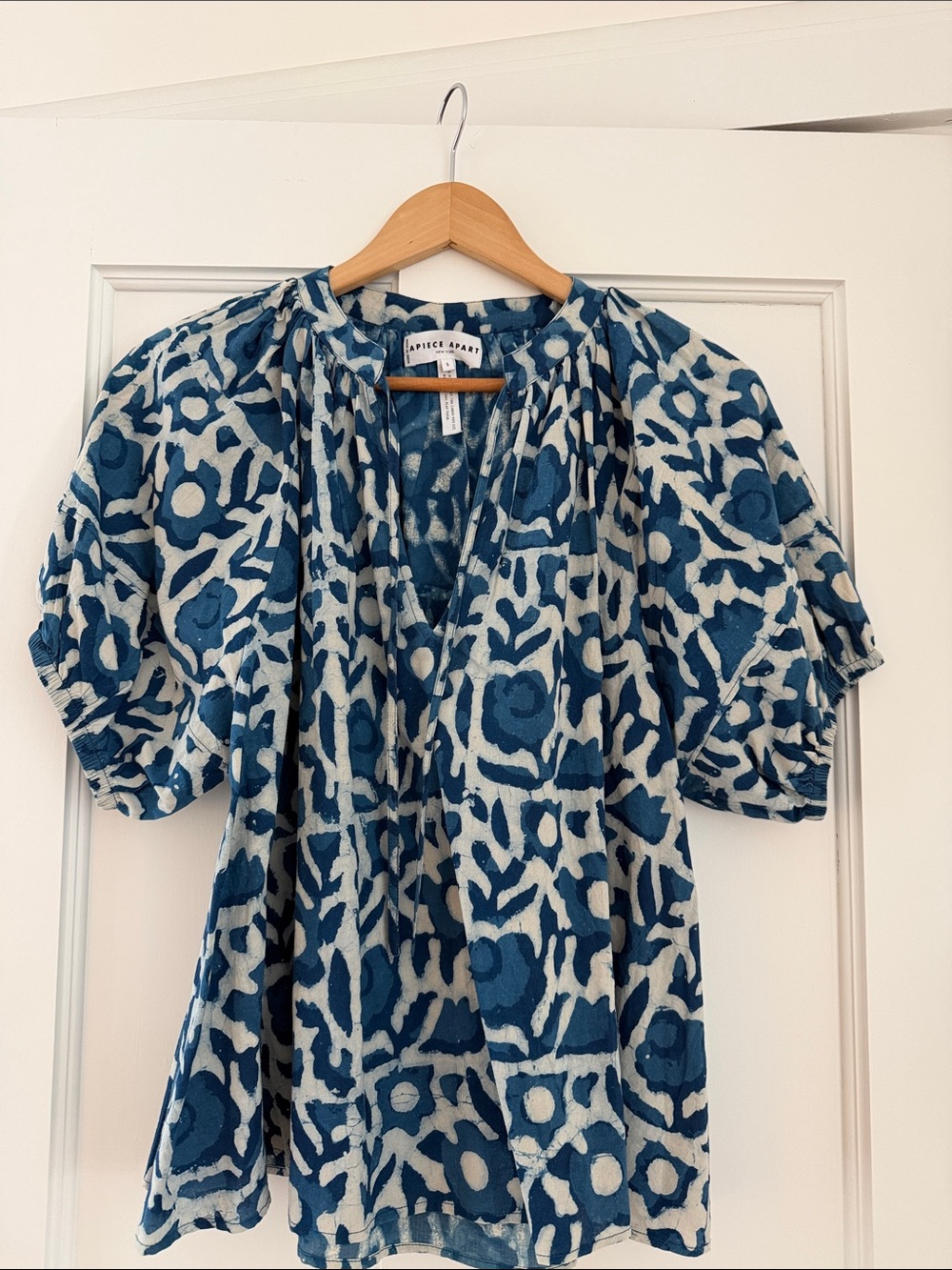 Apiece Apart Lumina Blue Floral V-Neck Peasant Top Small - Picture 4 of 6